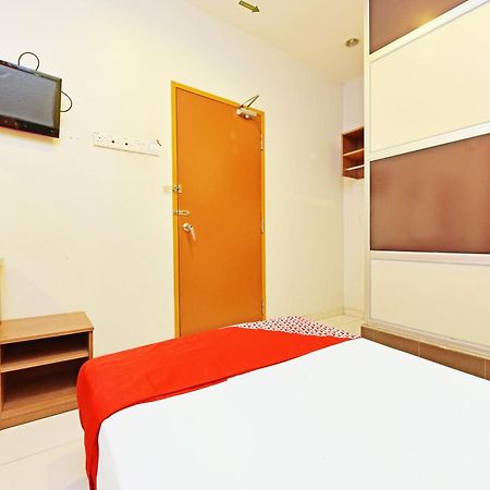 OYO 582 Hotel Walk Inn Kampong Pasir Puteh  Buitenkant foto