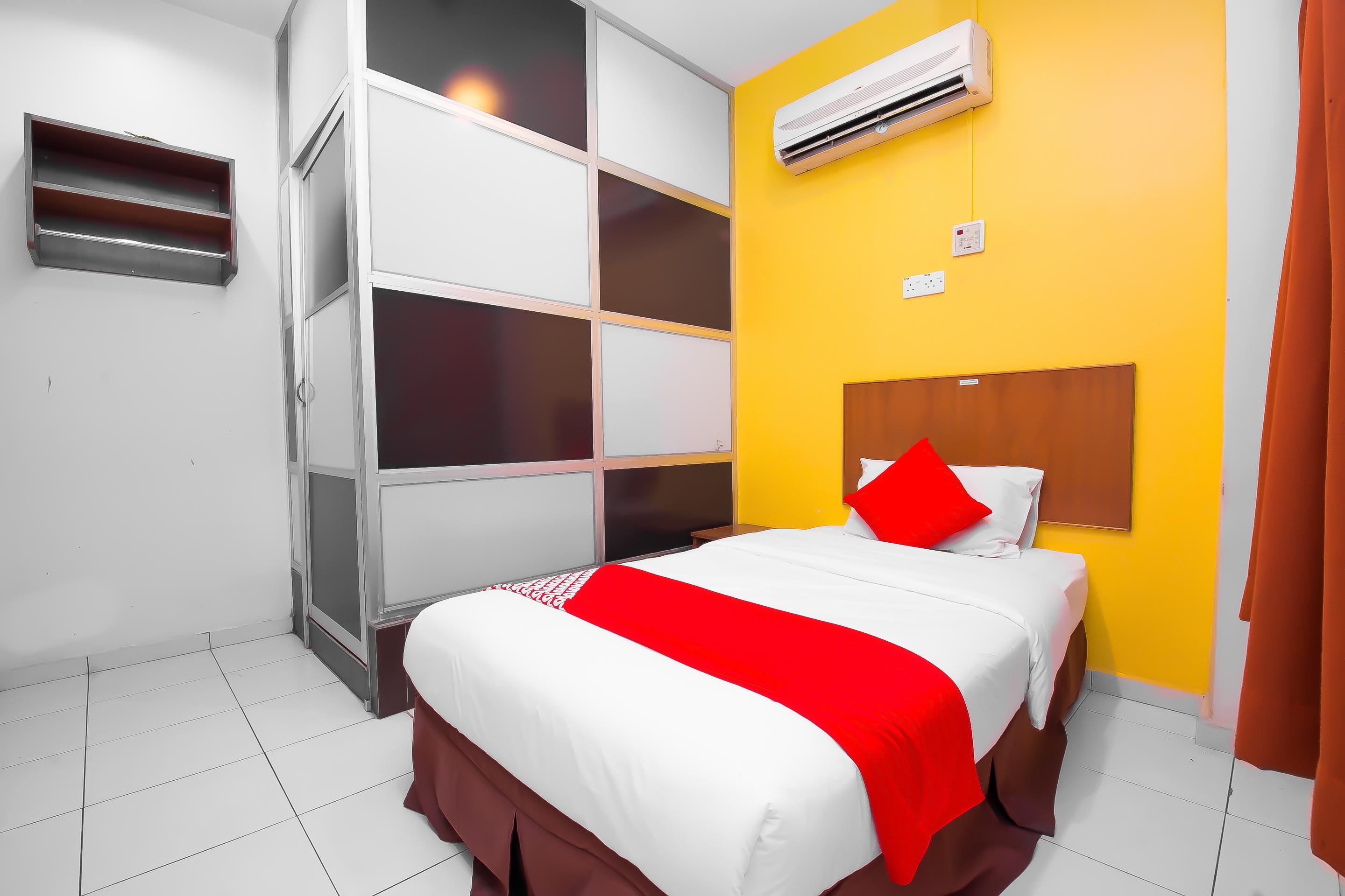 OYO 582 Hotel Walk Inn Kampong Pasir Puteh  Buitenkant foto