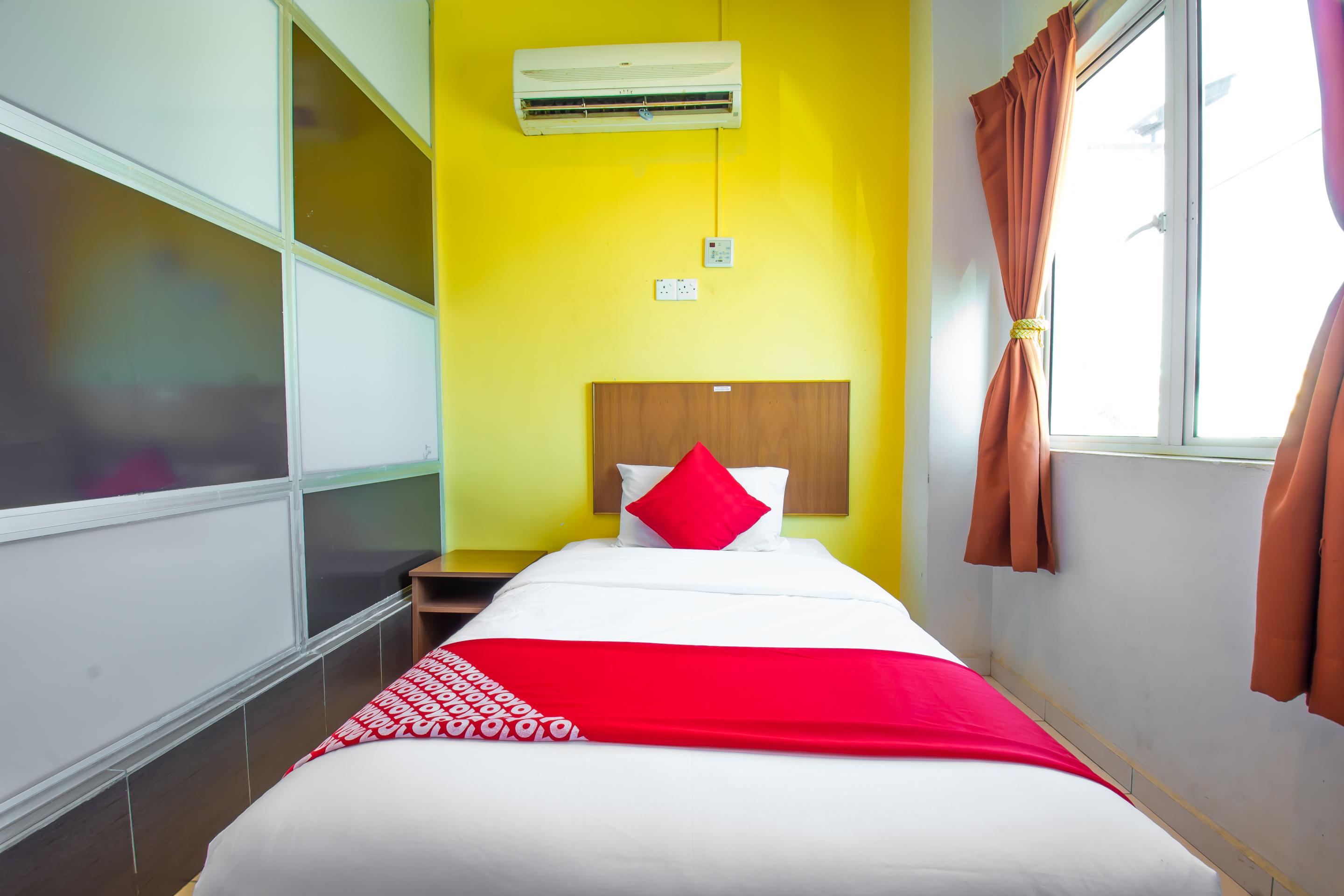OYO 582 Hotel Walk Inn Kampong Pasir Puteh  Buitenkant foto