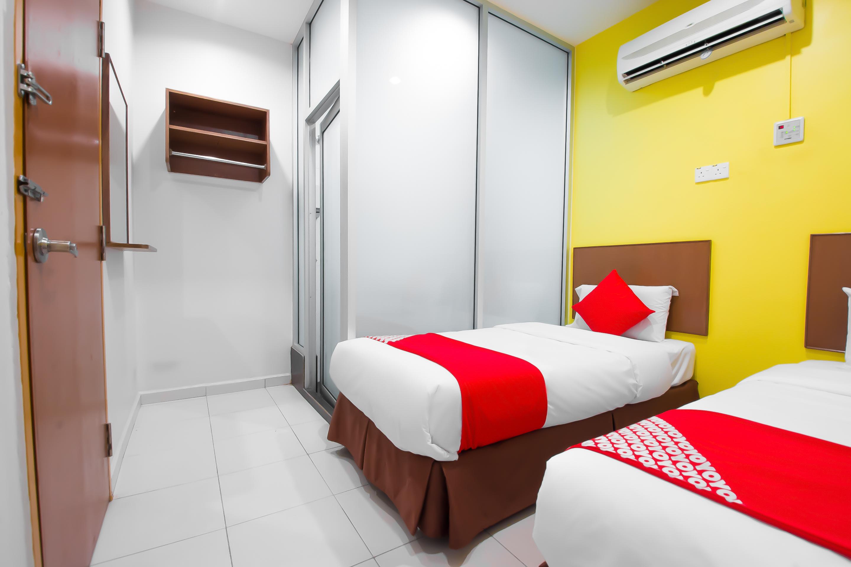 OYO 582 Hotel Walk Inn Kampong Pasir Puteh  Buitenkant foto