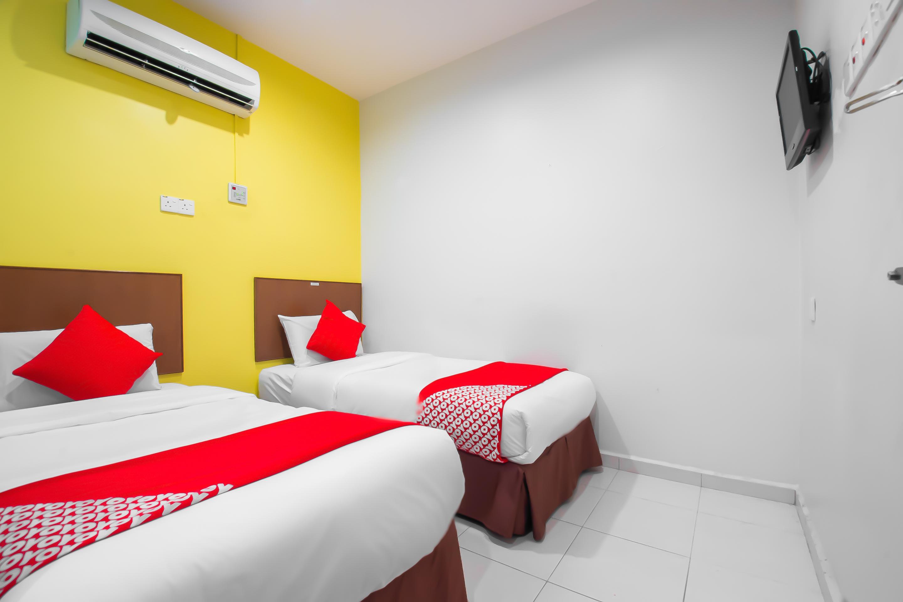 OYO 582 Hotel Walk Inn Kampong Pasir Puteh  Buitenkant foto