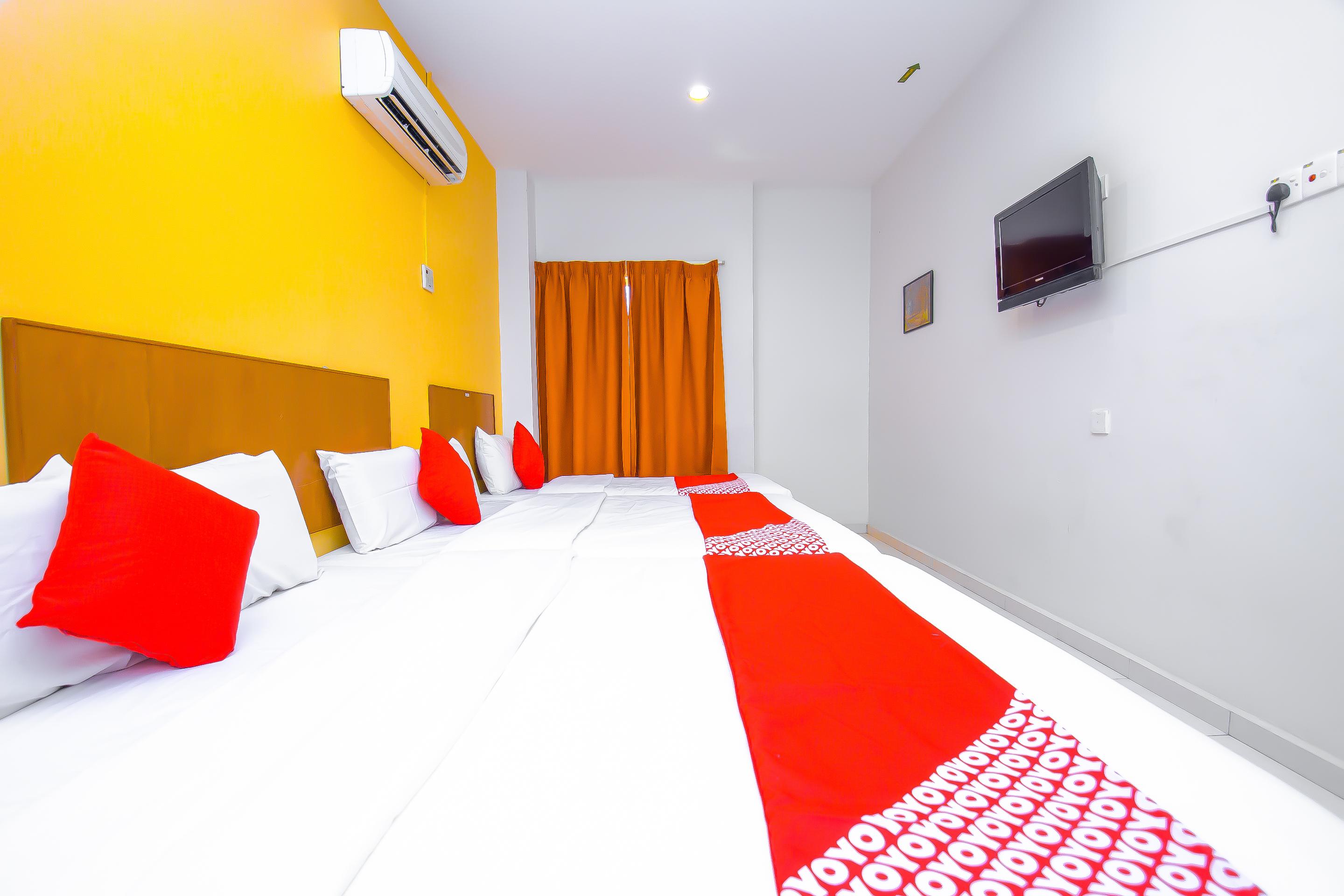OYO 582 Hotel Walk Inn Kampong Pasir Puteh  Buitenkant foto
