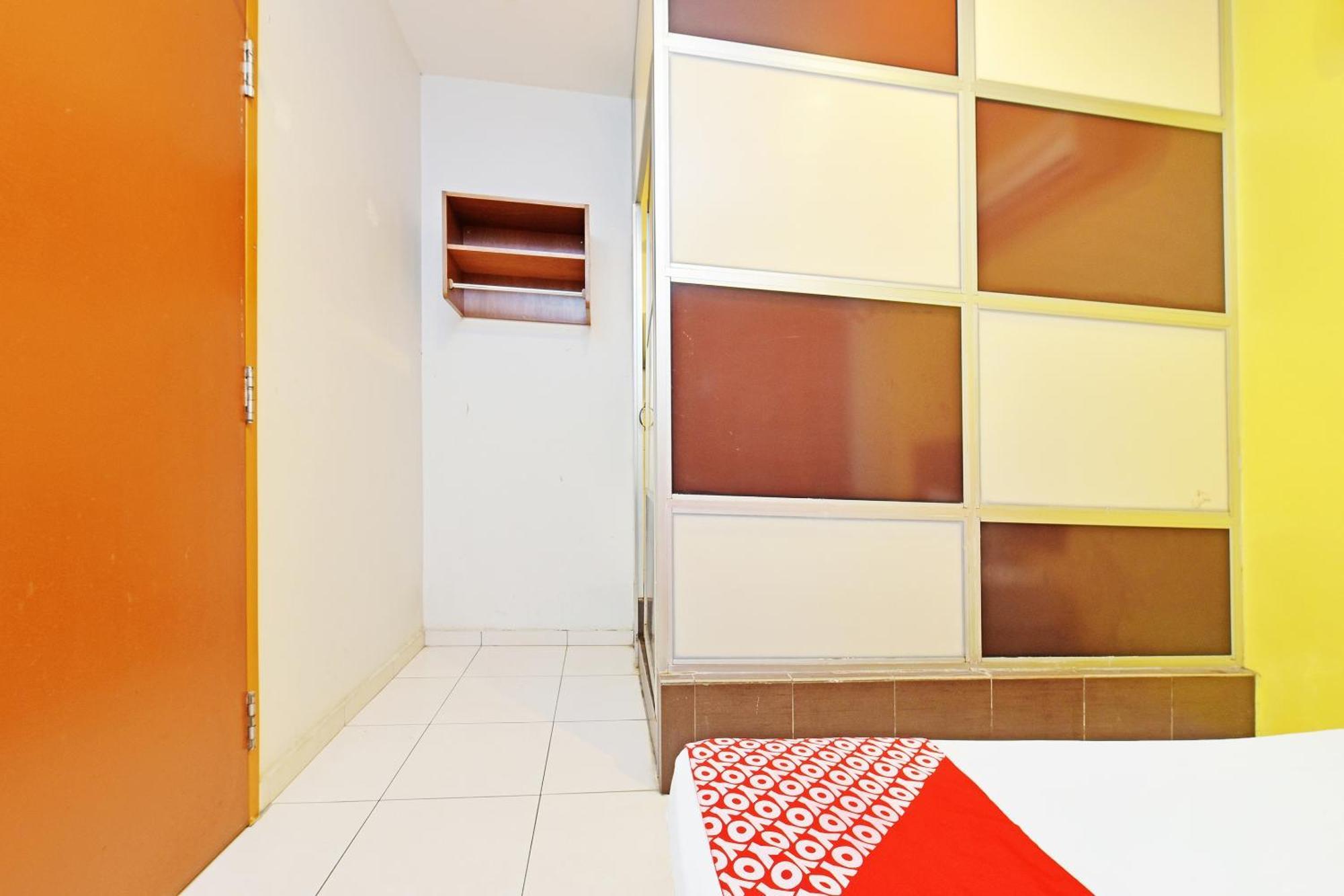 OYO 582 Hotel Walk Inn Kampong Pasir Puteh  Buitenkant foto