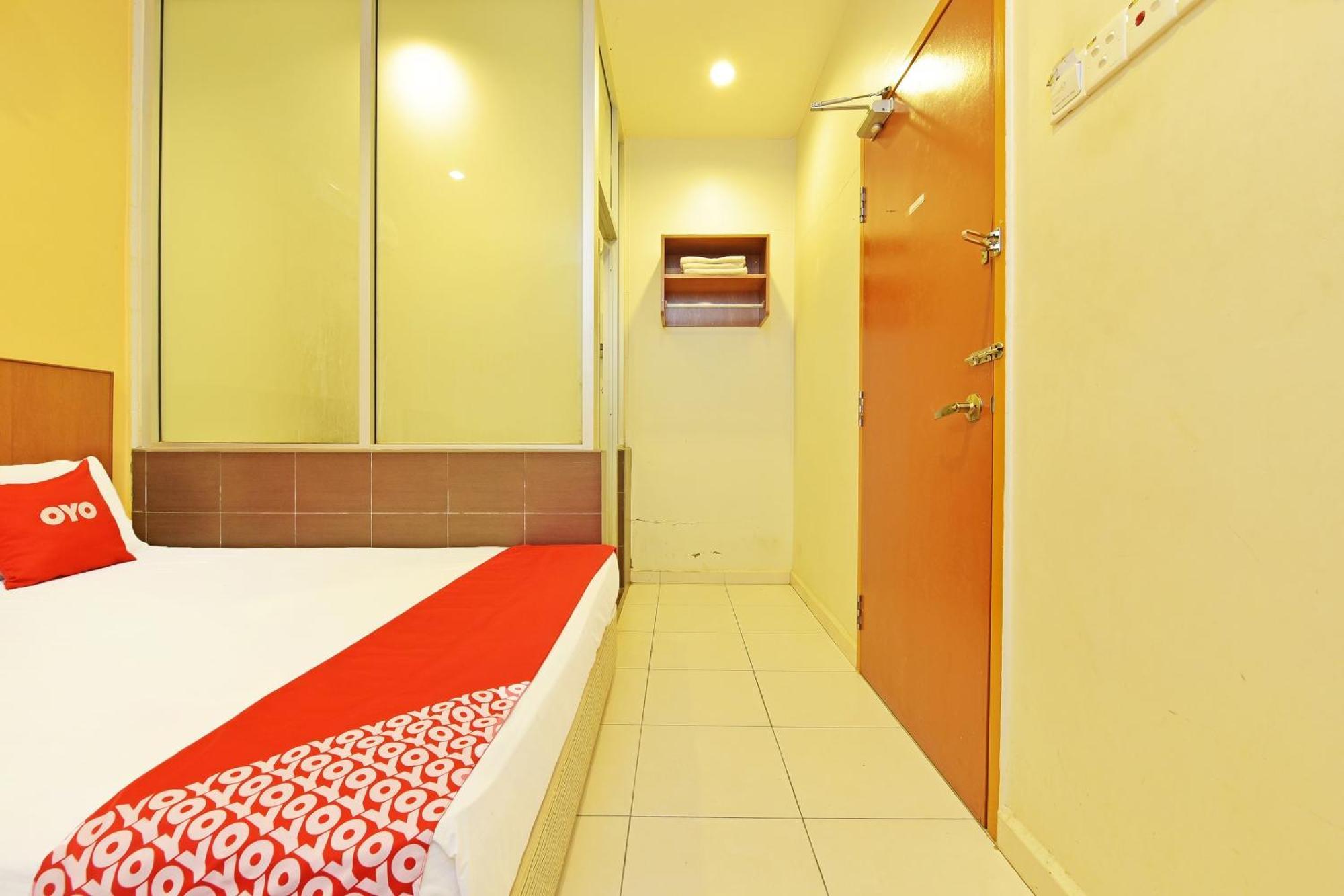 OYO 582 Hotel Walk Inn Kampong Pasir Puteh  Buitenkant foto