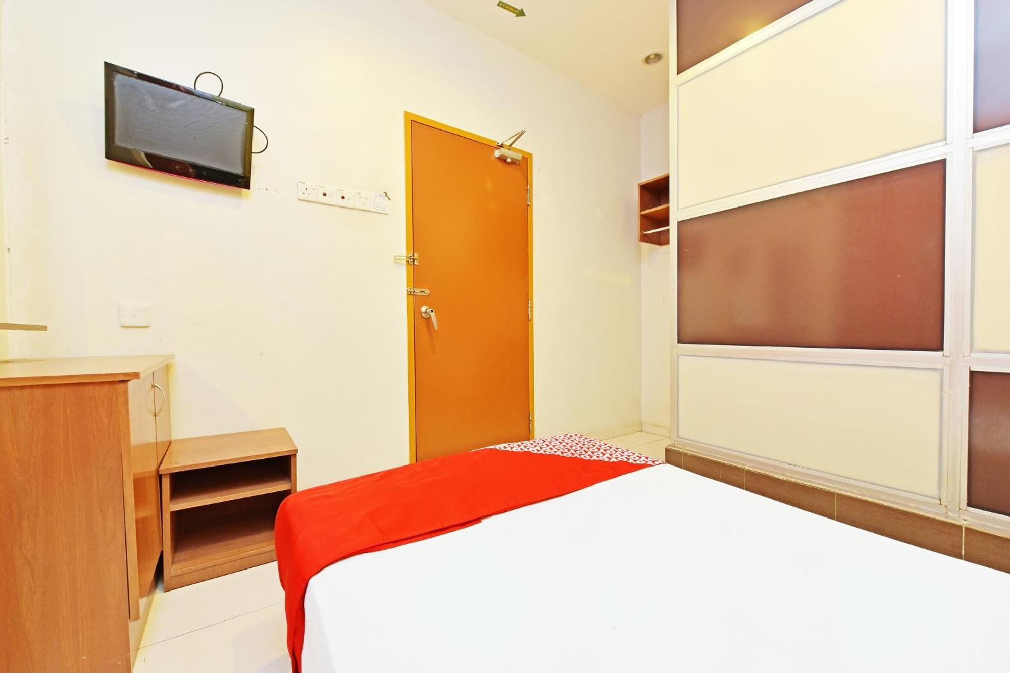 OYO 582 Hotel Walk Inn Kampong Pasir Puteh  Buitenkant foto