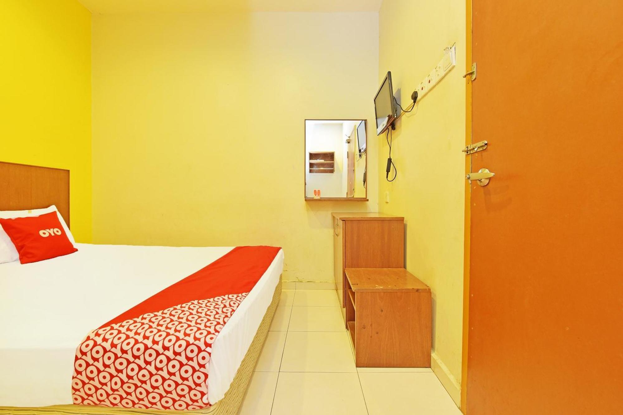 OYO 582 Hotel Walk Inn Kampong Pasir Puteh  Buitenkant foto