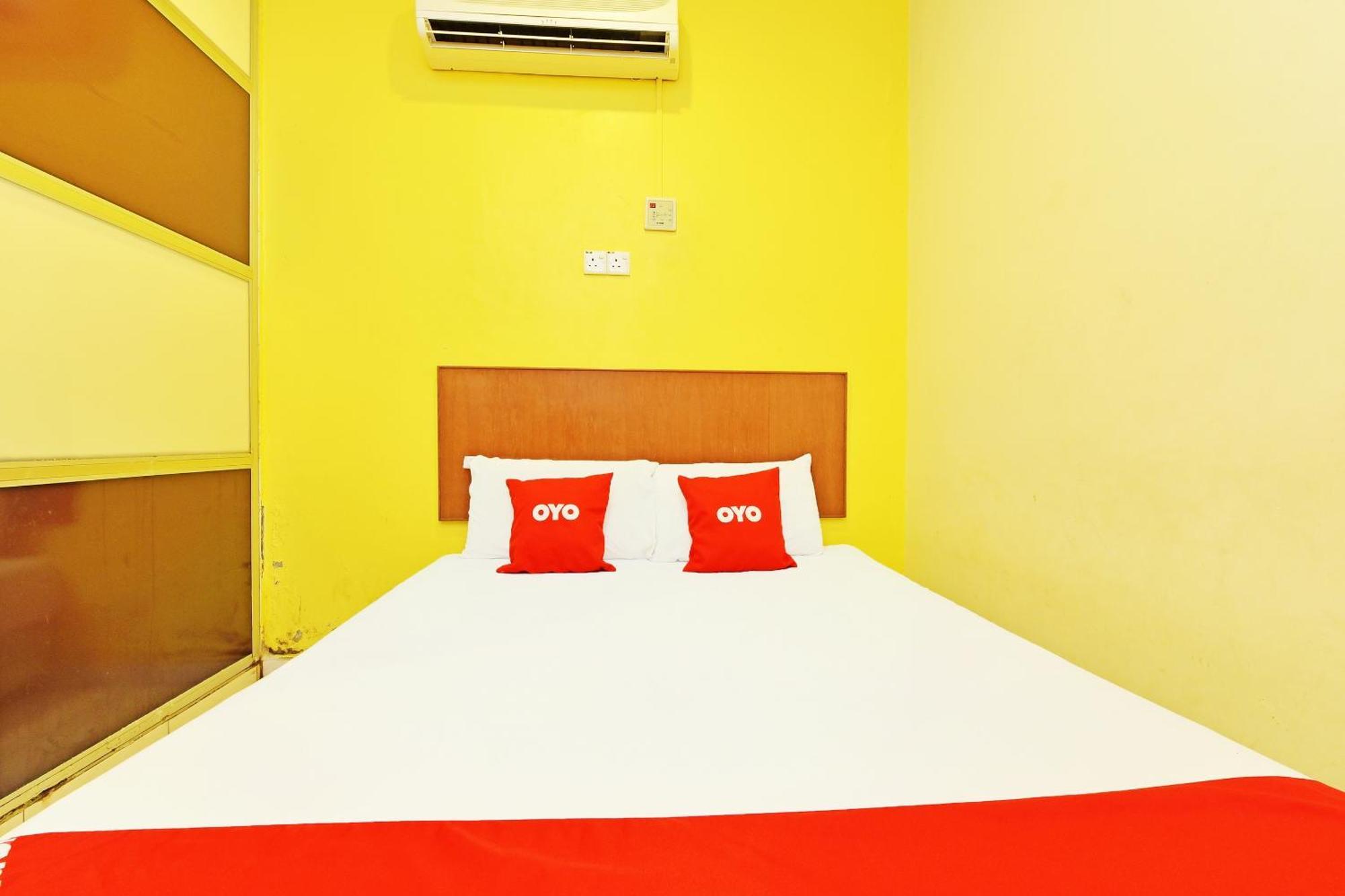 OYO 582 Hotel Walk Inn Kampong Pasir Puteh  Buitenkant foto