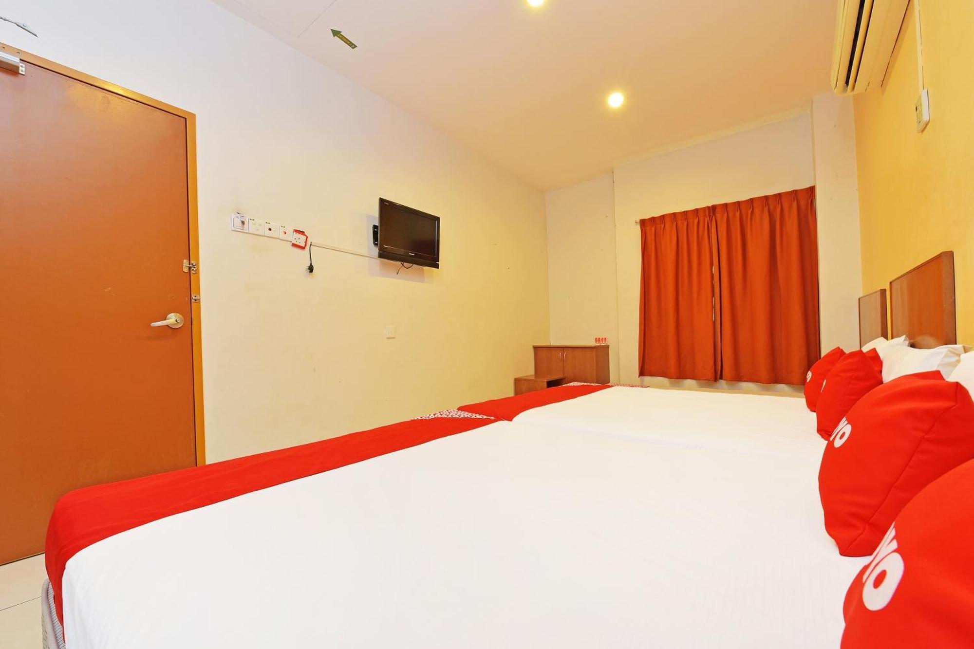 OYO 582 Hotel Walk Inn Kampong Pasir Puteh  Buitenkant foto