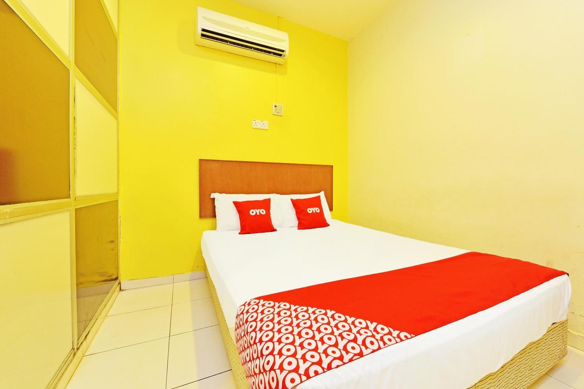 OYO 582 Hotel Walk Inn Kampong Pasir Puteh  Buitenkant foto
