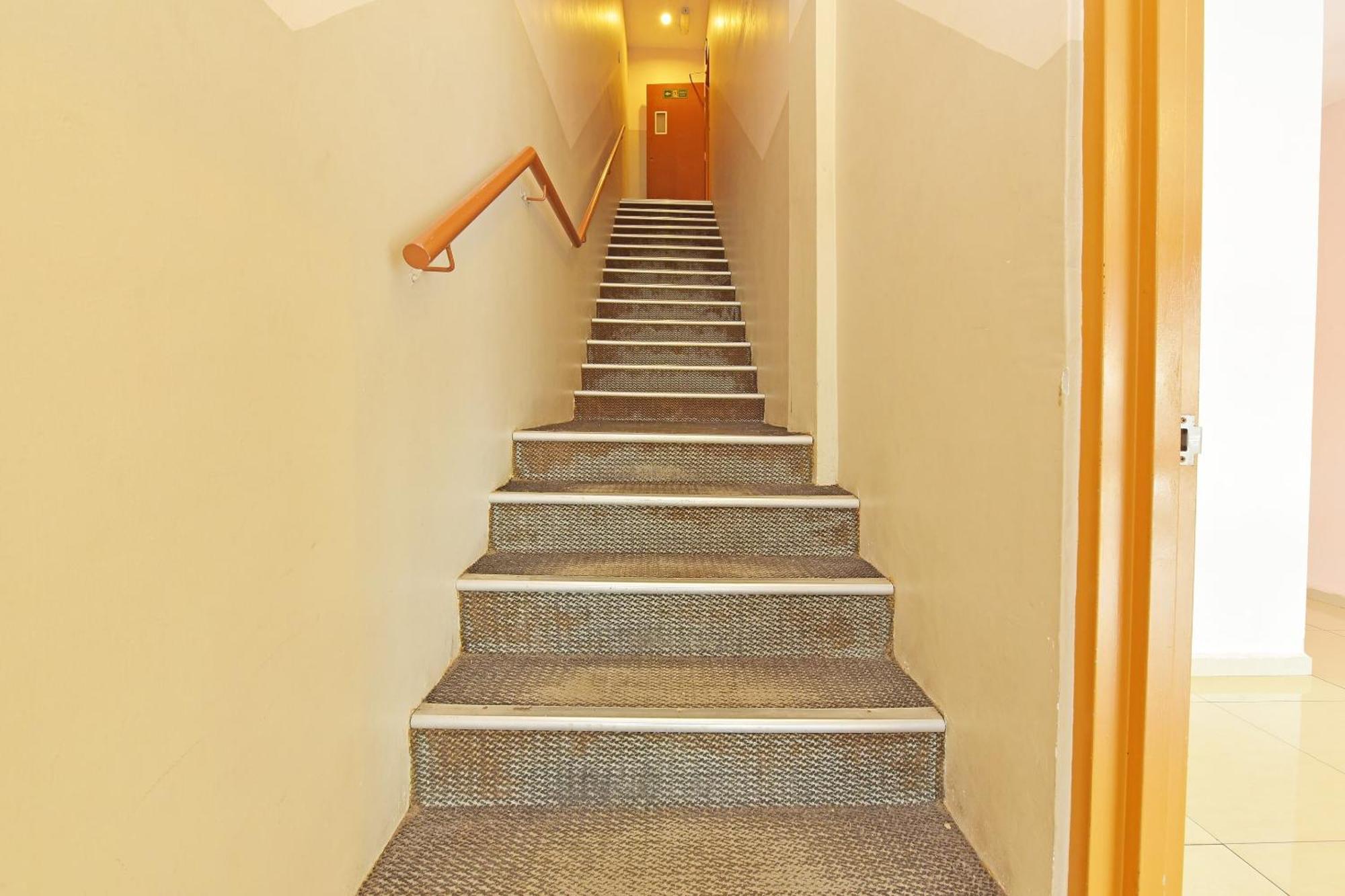 OYO 582 Hotel Walk Inn Kampong Pasir Puteh  Buitenkant foto
