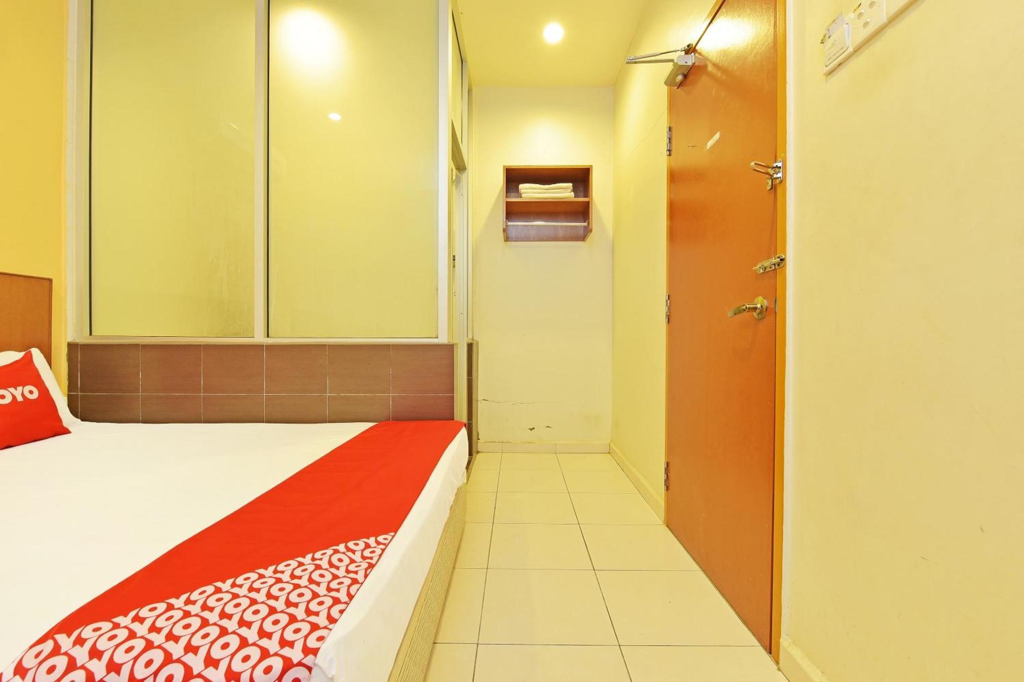 OYO 582 Hotel Walk Inn Kampong Pasir Puteh  Buitenkant foto