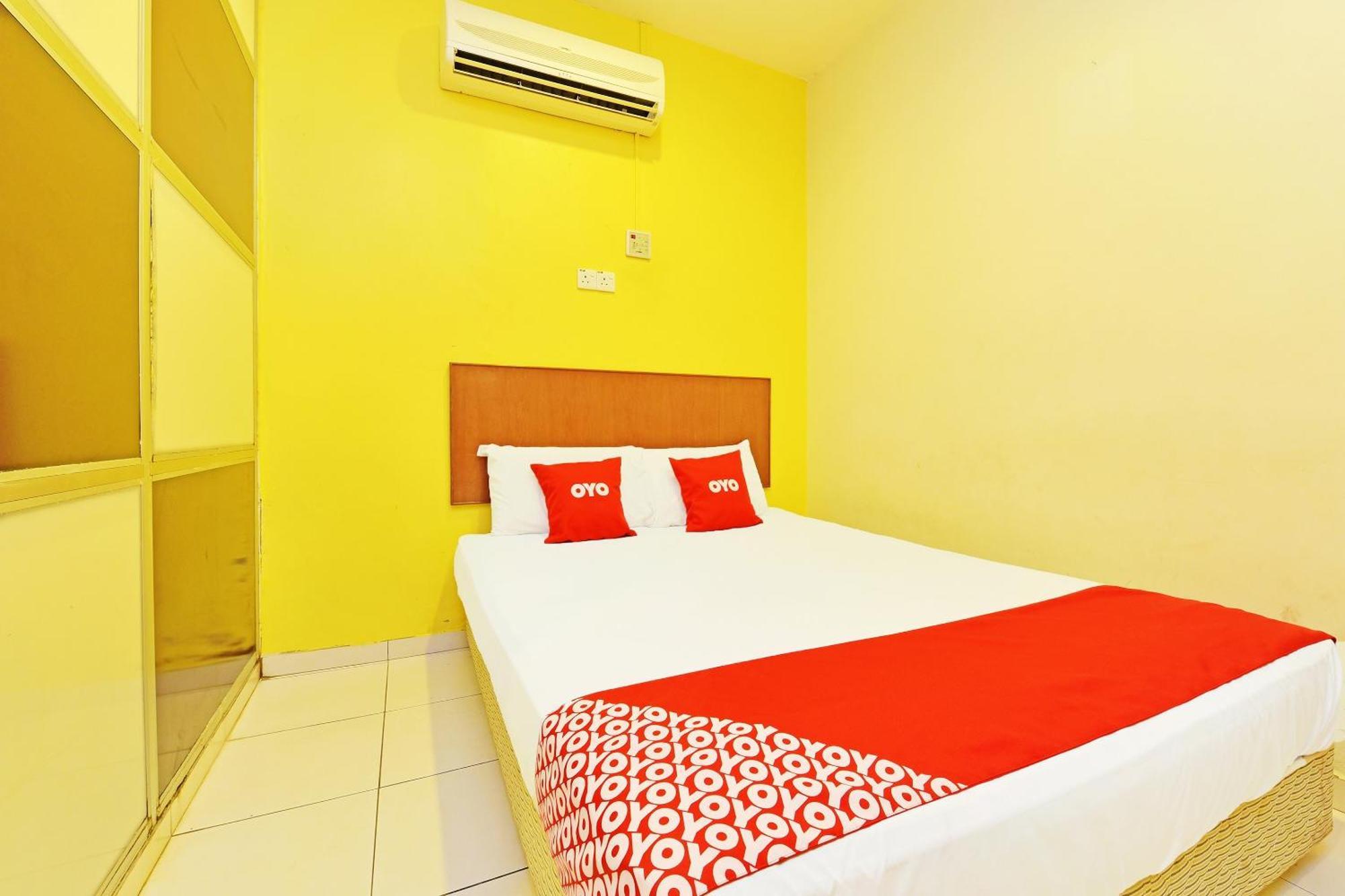 OYO 582 Hotel Walk Inn Kampong Pasir Puteh  Buitenkant foto