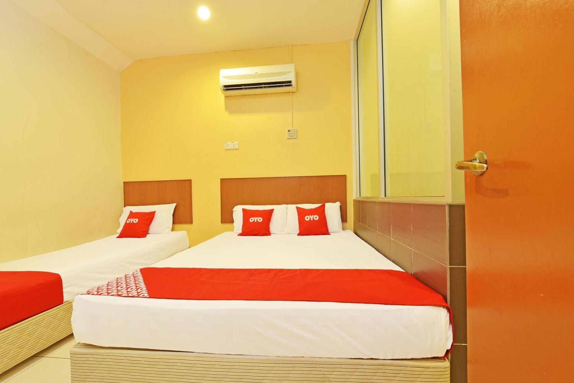 OYO 582 Hotel Walk Inn Kampong Pasir Puteh  Buitenkant foto