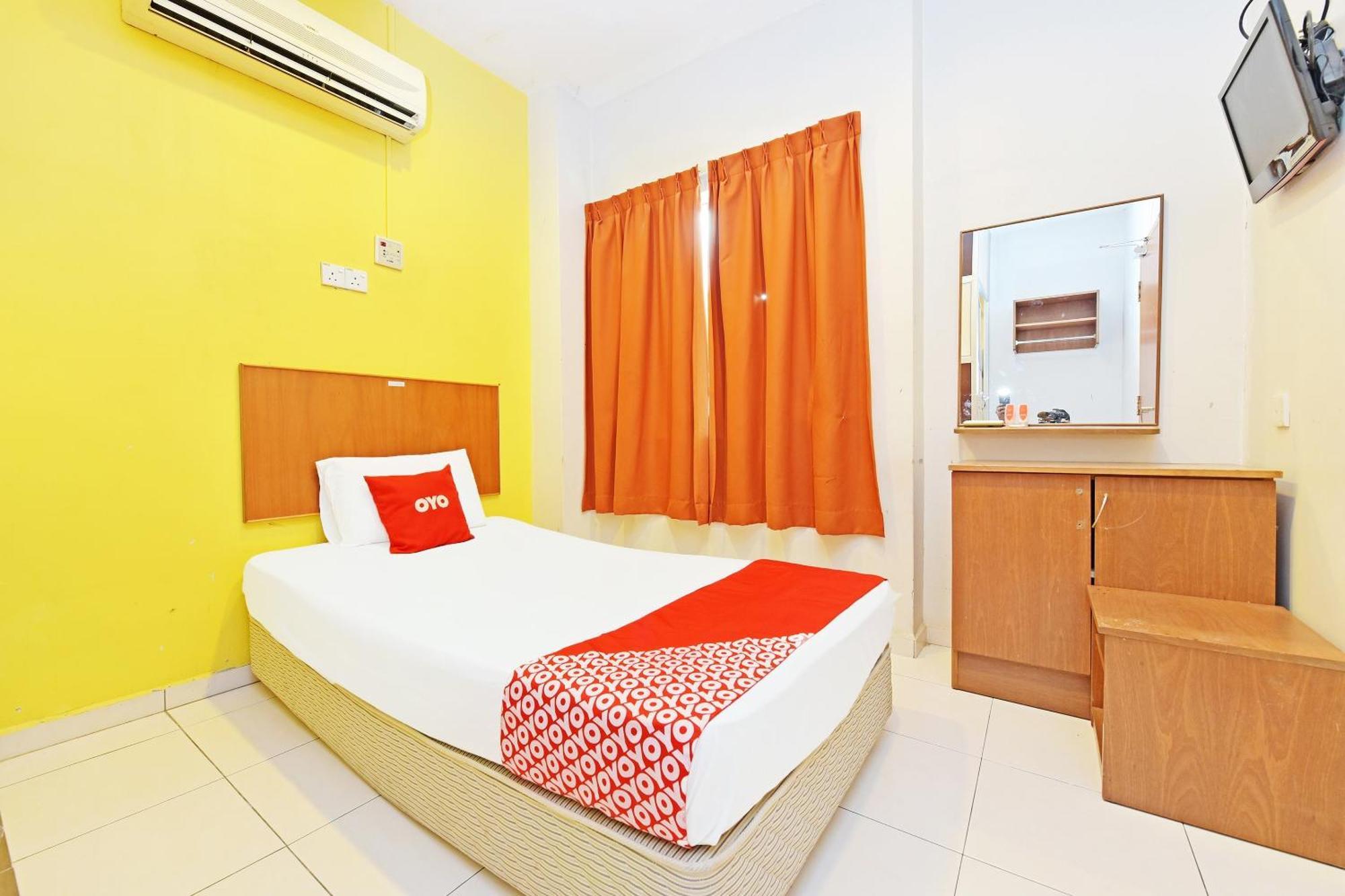 OYO 582 Hotel Walk Inn Kampong Pasir Puteh  Buitenkant foto