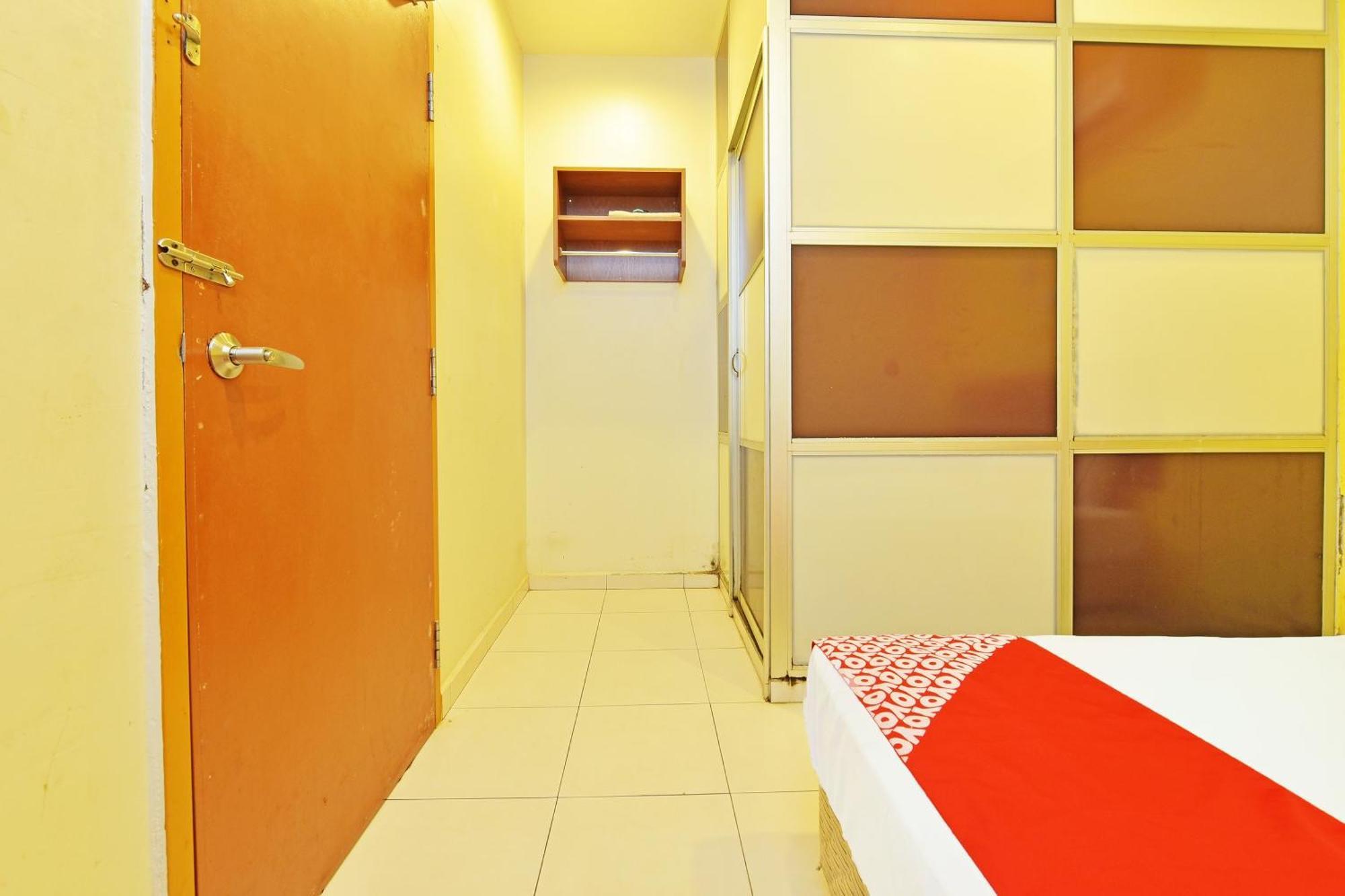 OYO 582 Hotel Walk Inn Kampong Pasir Puteh  Buitenkant foto