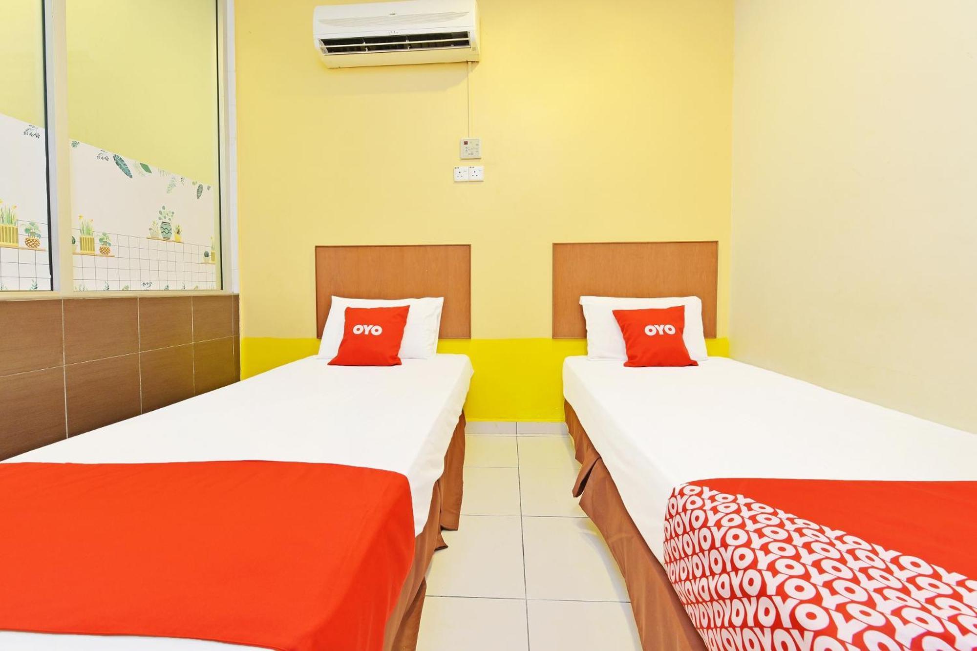 OYO 582 Hotel Walk Inn Kampong Pasir Puteh  Buitenkant foto