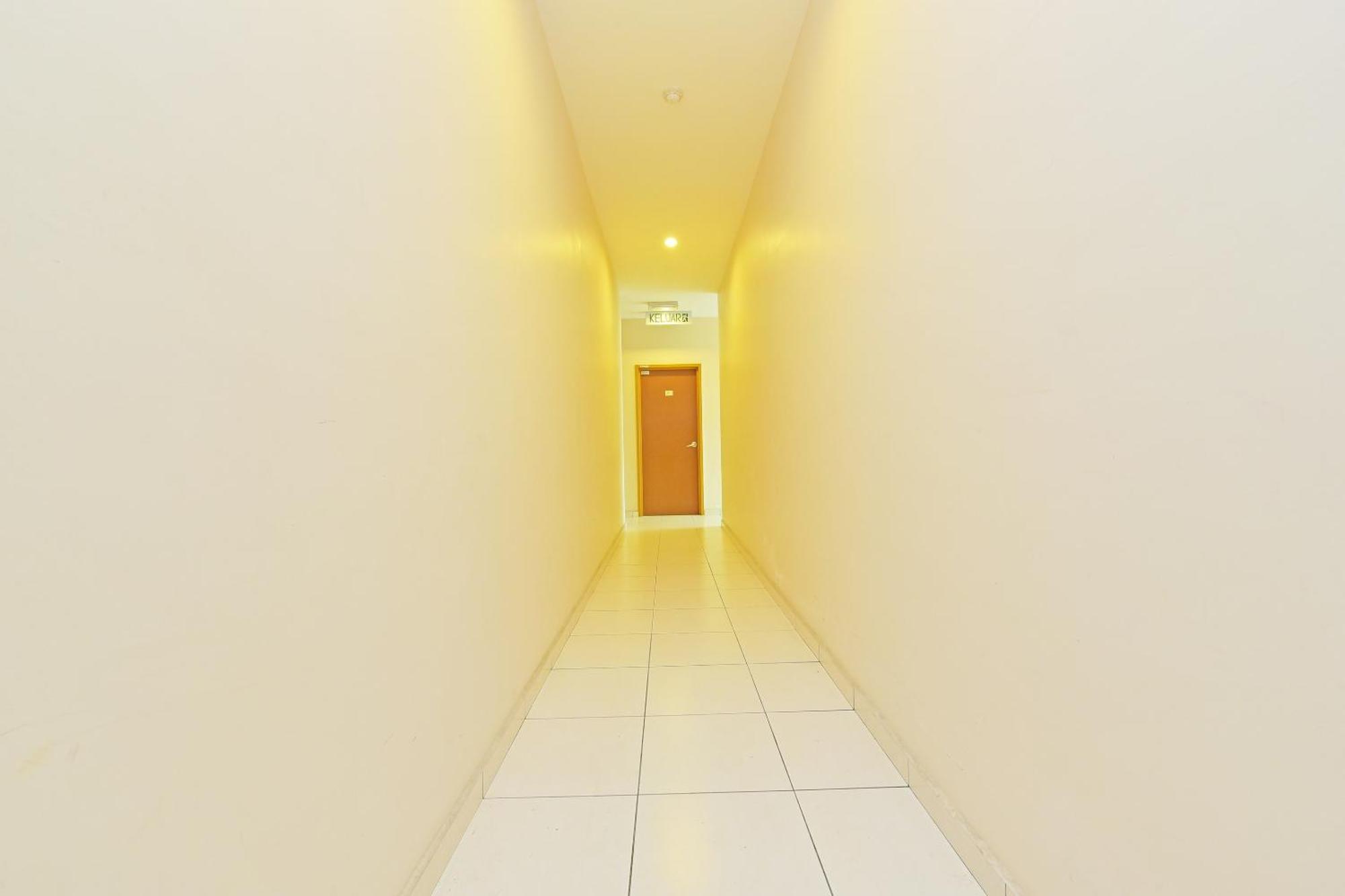 OYO 582 Hotel Walk Inn Kampong Pasir Puteh  Buitenkant foto