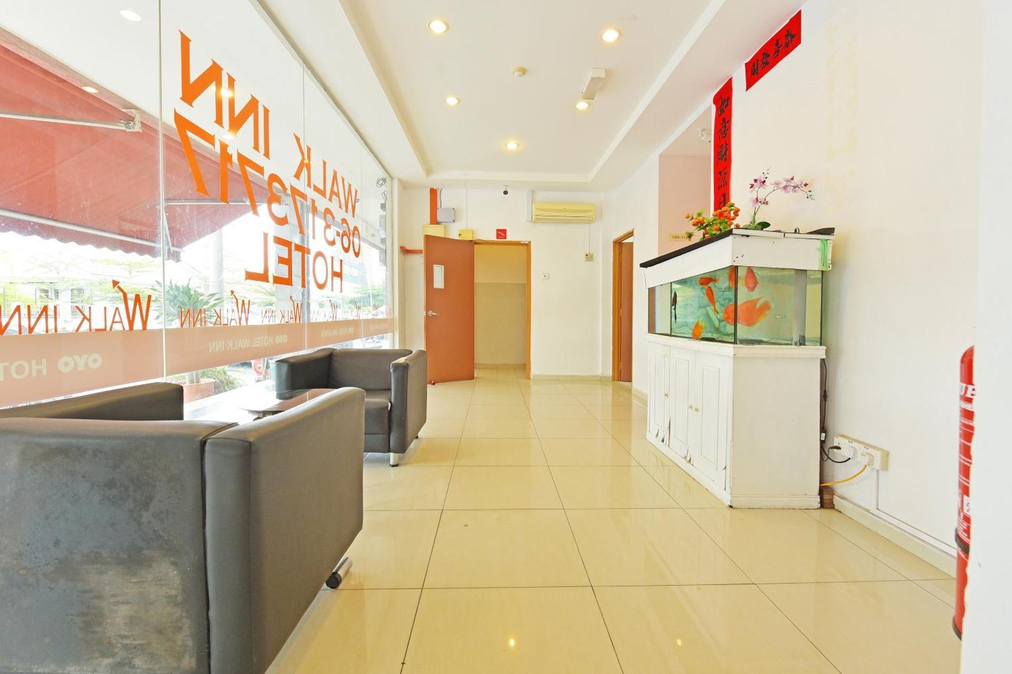 OYO 582 Hotel Walk Inn Kampong Pasir Puteh  Buitenkant foto
