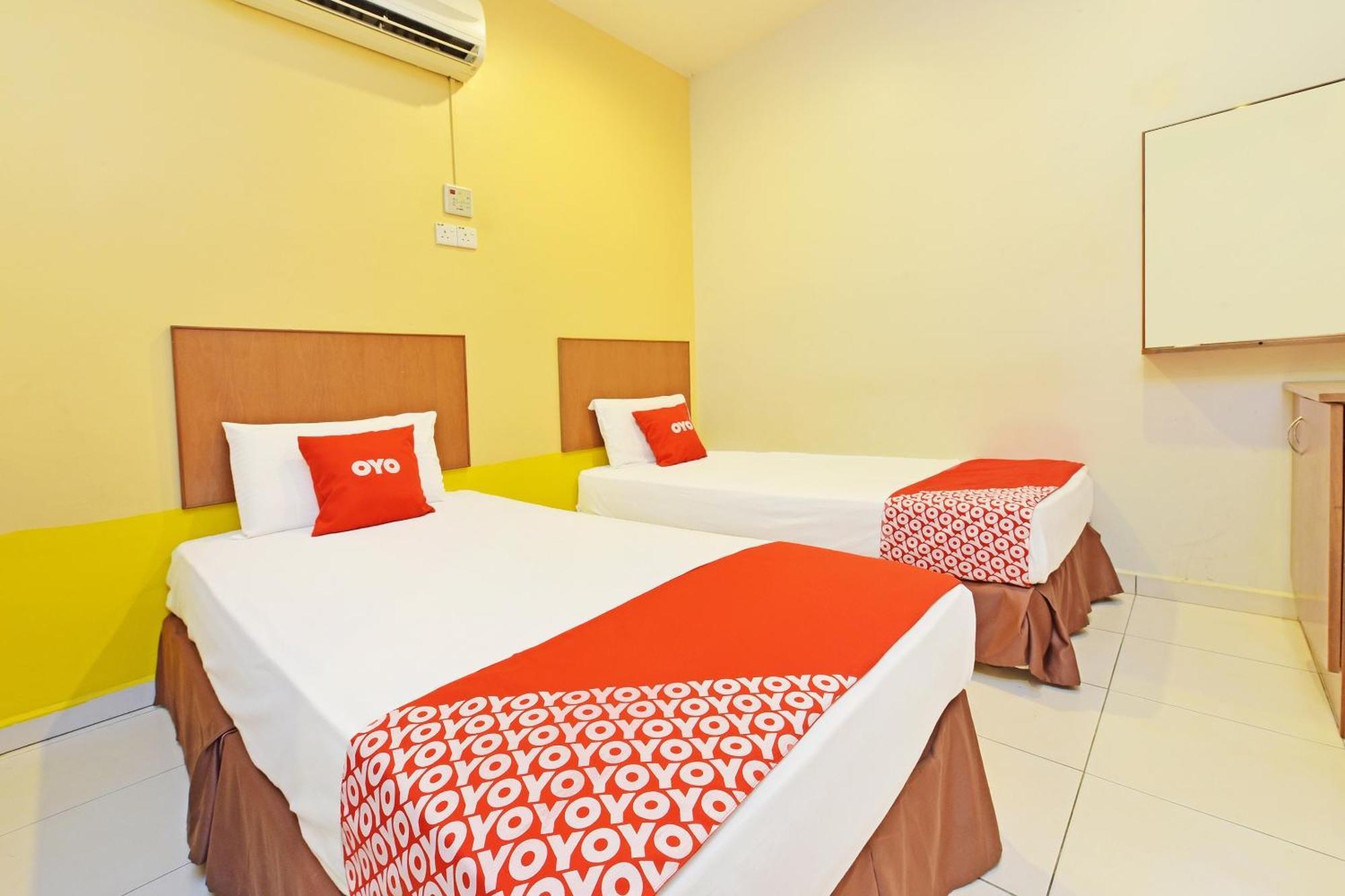 OYO 582 Hotel Walk Inn Kampong Pasir Puteh  Buitenkant foto